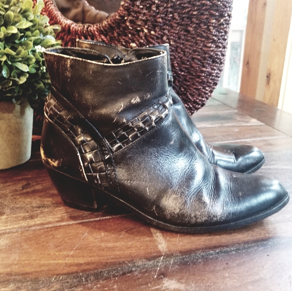 Black Distressed leather ankle boots sz 9.5 - Picture 2 of 7